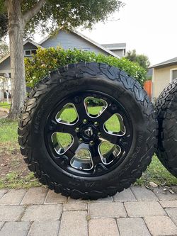 6 Lug Nut Rims & TIRES like new/ Rines & LLANTAS como nuevas De 6 birlos (6x5.5) Size:18”