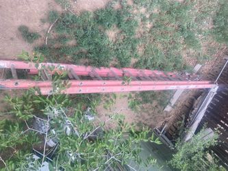 24’ fiberglass extension ladder