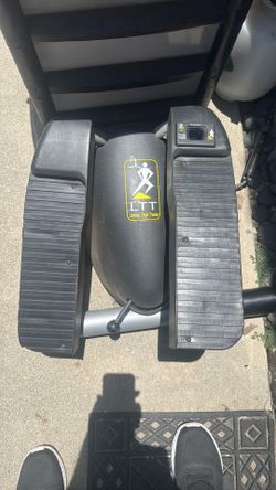 Lateral thigh trainer