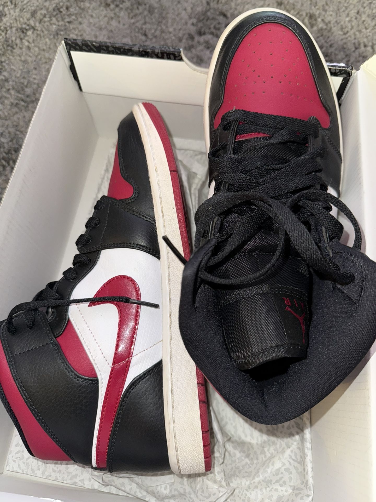Jordan 1 Mids
