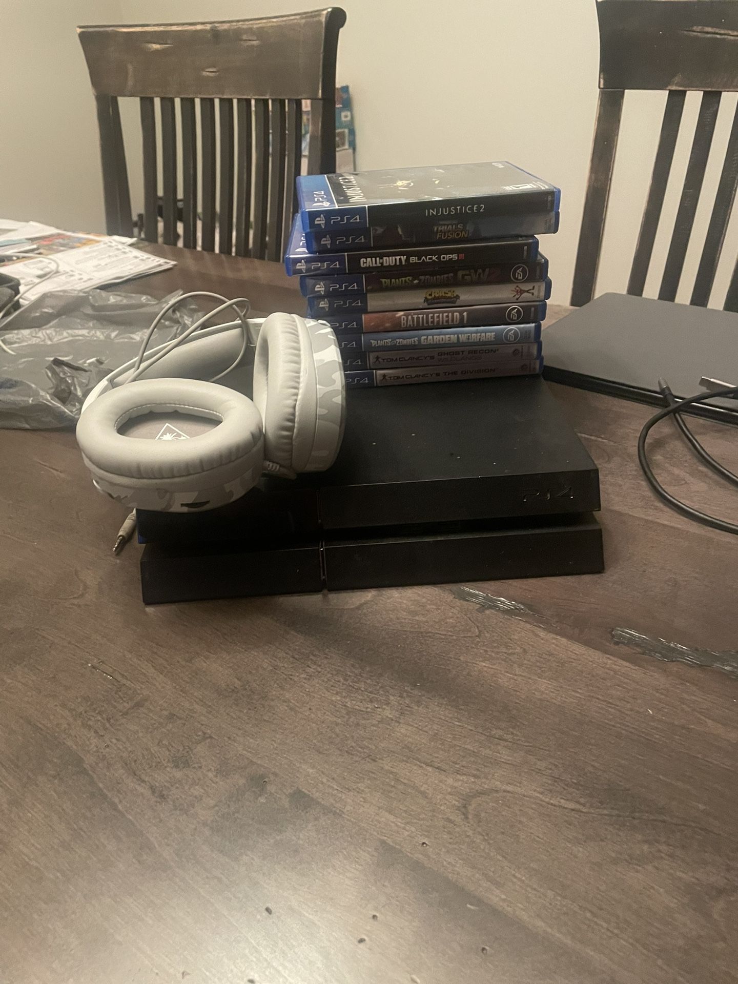 PS4 404GB Turtle Beach Headset 9 Disc Games