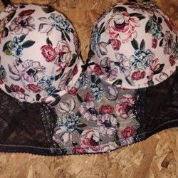 Victoria Secret Bra 36DD, Only Wornt to try on too small.      PRICE DROPPED 