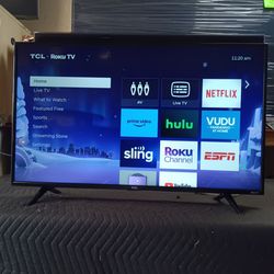 43 Inch Roku TCL 4k Smart Beautiful Tv Comes With Remote Control Great Quality Picture Works Perfect Guaranteed 