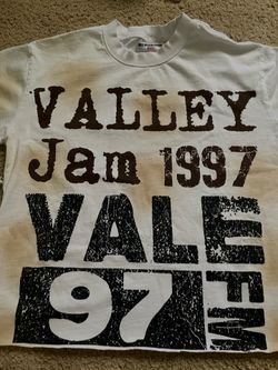 Vale lives tee
