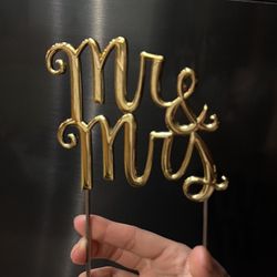 Gold Mr & Mrs Cake Topper Gold Metal 7”