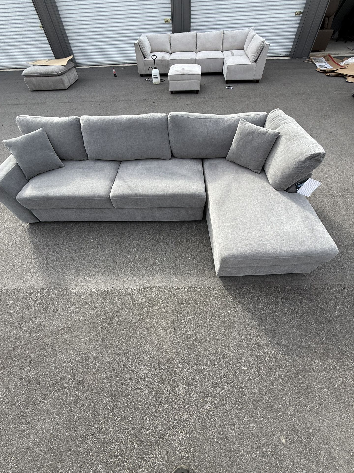 🚚‼️FREE DELIVERY Convertible Sectional Sofa with Chaise