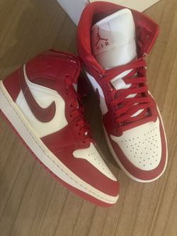 Nike  Air Jordan 1 Mid SE - WMNS - Sz 9.5 - Team Red
