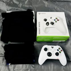 Xbox Wireless Gaming Controller – White  – Play on Xbox, Windows, Android, iOS, VR