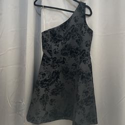 Black cocktail dress, size 6 medium