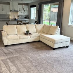 Light Grey Sectional Couch (FREE Delivery!🚚) 