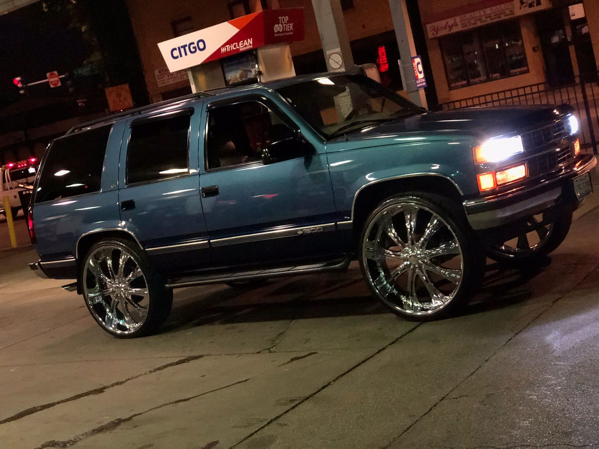 30 inch rims fit Tahoe 6 lugs
