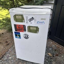 Magic Chef Mini Fridge