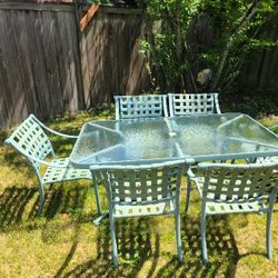 Patio Table +Chairs