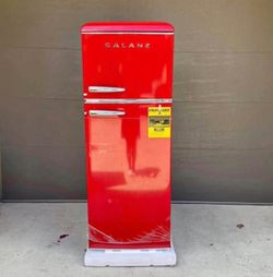 New !! Galanz 22 in. 7.6 cu. ft. Retro Top Freezer Refrigerator, Hot Rod Red, Energy Star