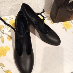 Brand New Black Capezio Women's Footlight T-Strap Dance Shoes. Size 7 M.  Retail Price $58.