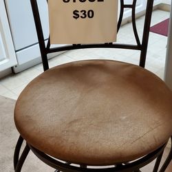 SWIVEL    BAR   STOOL