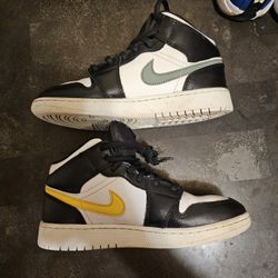 Size 5y- 412. Jordan 1 Retro Mid Multi Color Swoosh 