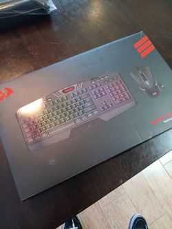 Red Dragon keyboard/ Large mouse pad