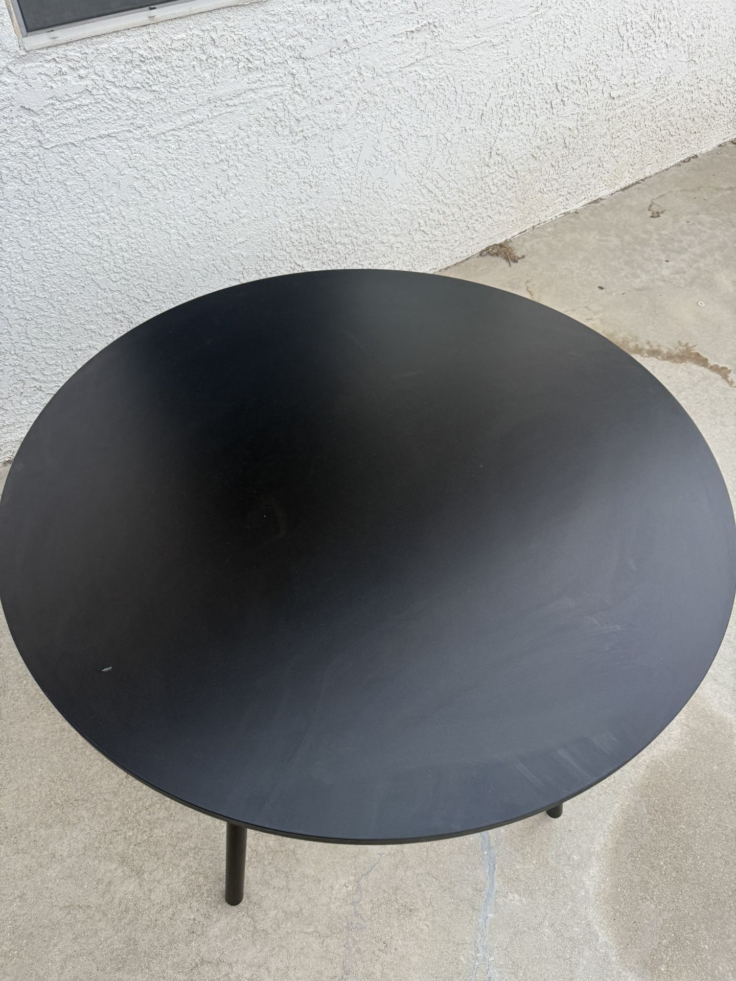 Round 36” Black Dining Table