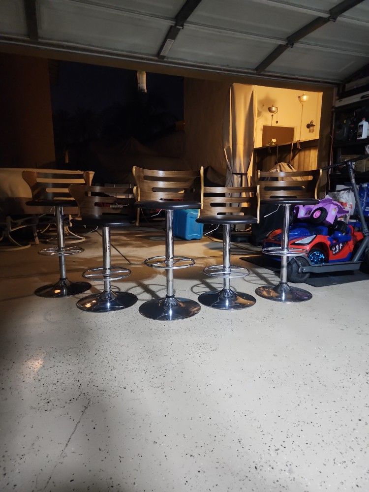 5 Adjustable Bar Stools