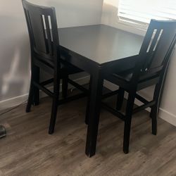 Dining Table With Extendable Leaf 
