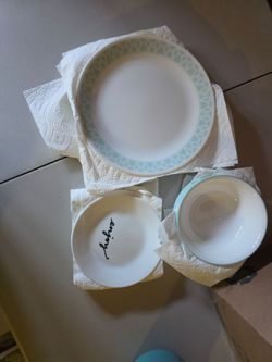 Mixed Dinnerware Set – Plates and Bowls
