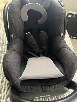 Car Seat Up To 35 Pounds Like NEW. $25.00