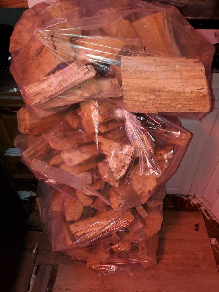 SMALL SIZE CHIMNEY GREAT FIREWOOD π..PRETTY BIG SIZE BAGS FULL...30 DOLLARS EACH πΈ..CHECK OUT MY PAGE FOR MORE GREAT STUFF π