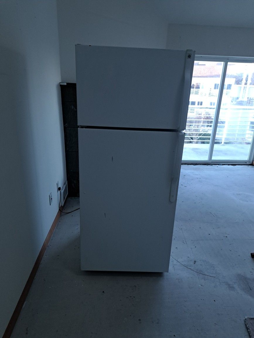 Fridgedaire Refrigerator