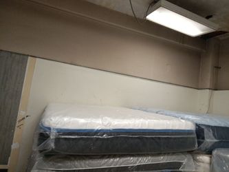 💤🛌🏾💤 $209 queen memory available$209 💤🛌🏾💤💤