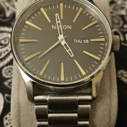 Nixion Watch