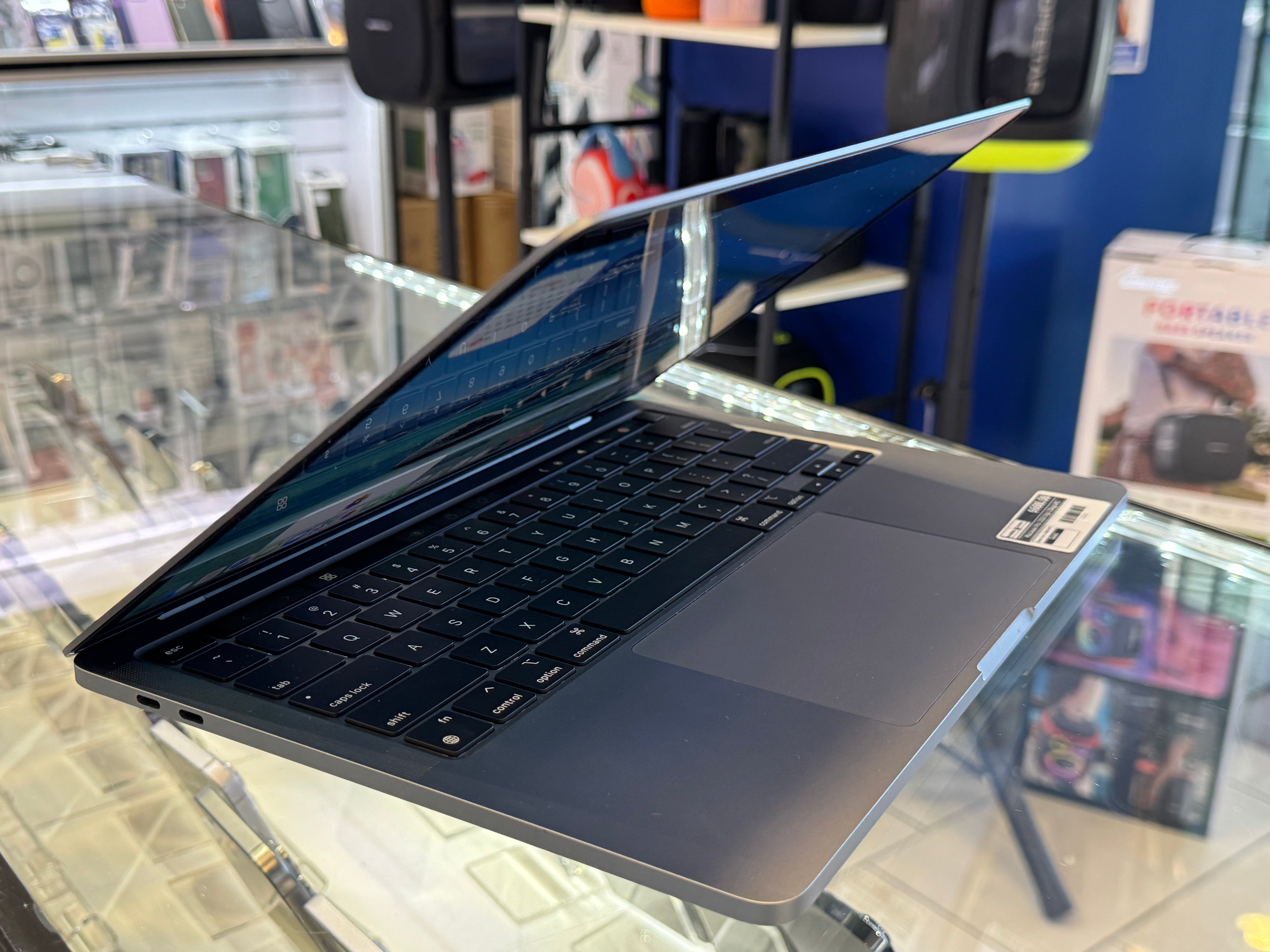 Macbook Pro 2020 8gb 256gb M1 Pre-Owned
