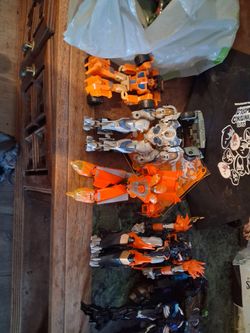 Transformer/action figures