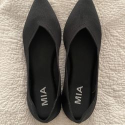 Black Mia Flats (Size 6)