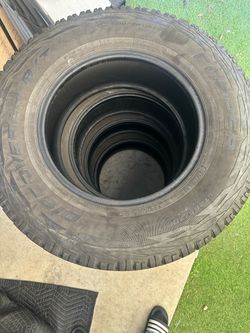 Cooper discoverer A/T 265 70 17