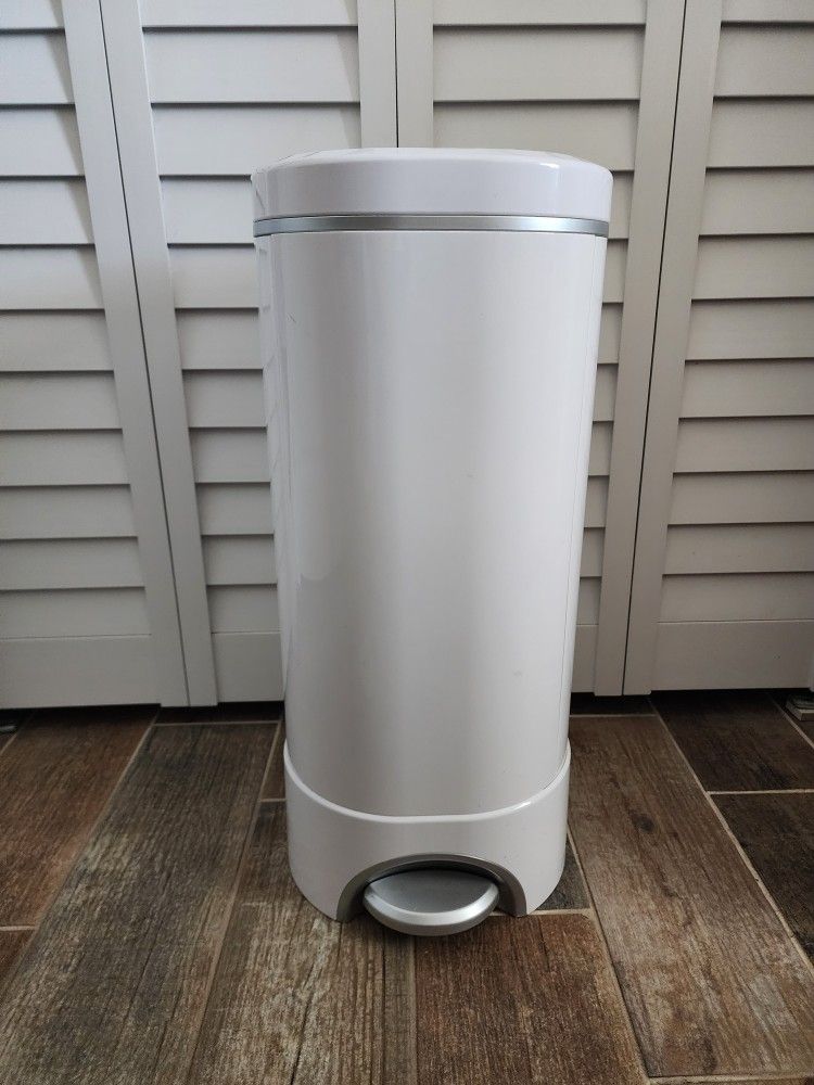Munchkin Diaper Pail
