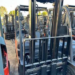 Toyota M8 Forklift 2 stage 6600 lb