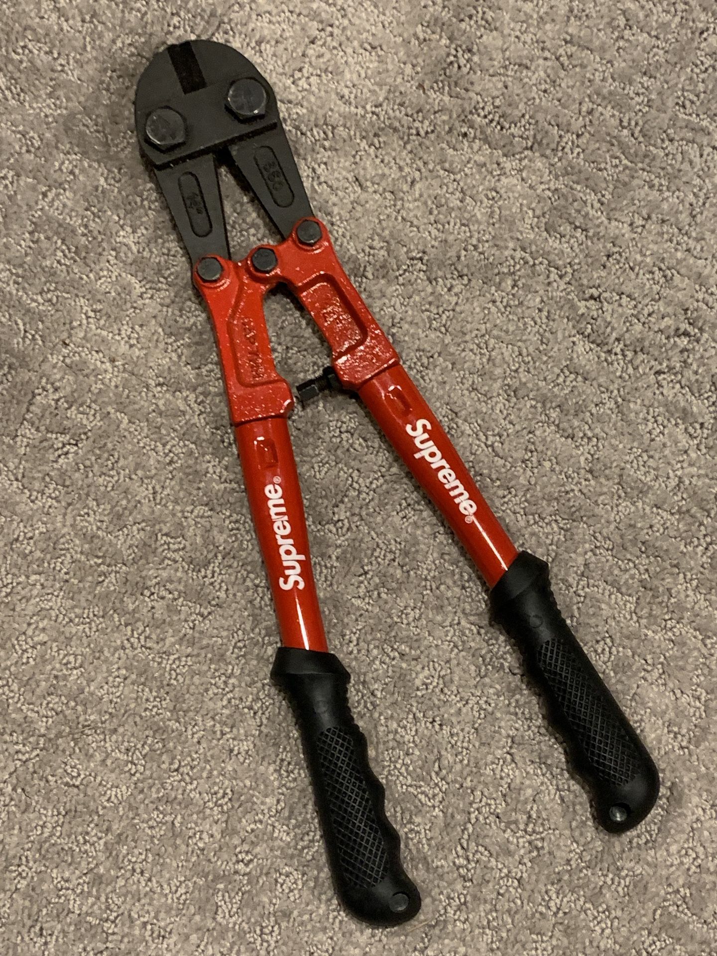 Red Supreme Bolt Cutter