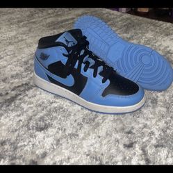 Jordan 1 Mid university 1’s Blue/Black
