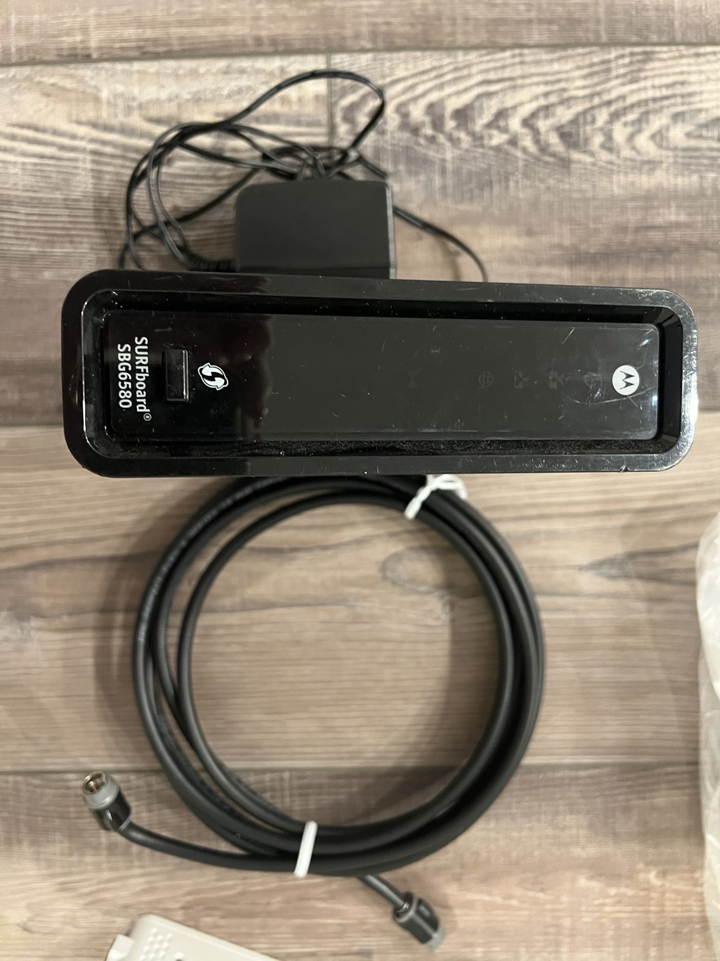 Motorola SBG6580 Surfboard Extreme 3.0 Wireless Cable Modem Gateway