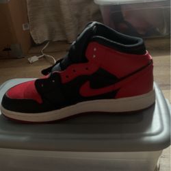 Jordan 1 Mid