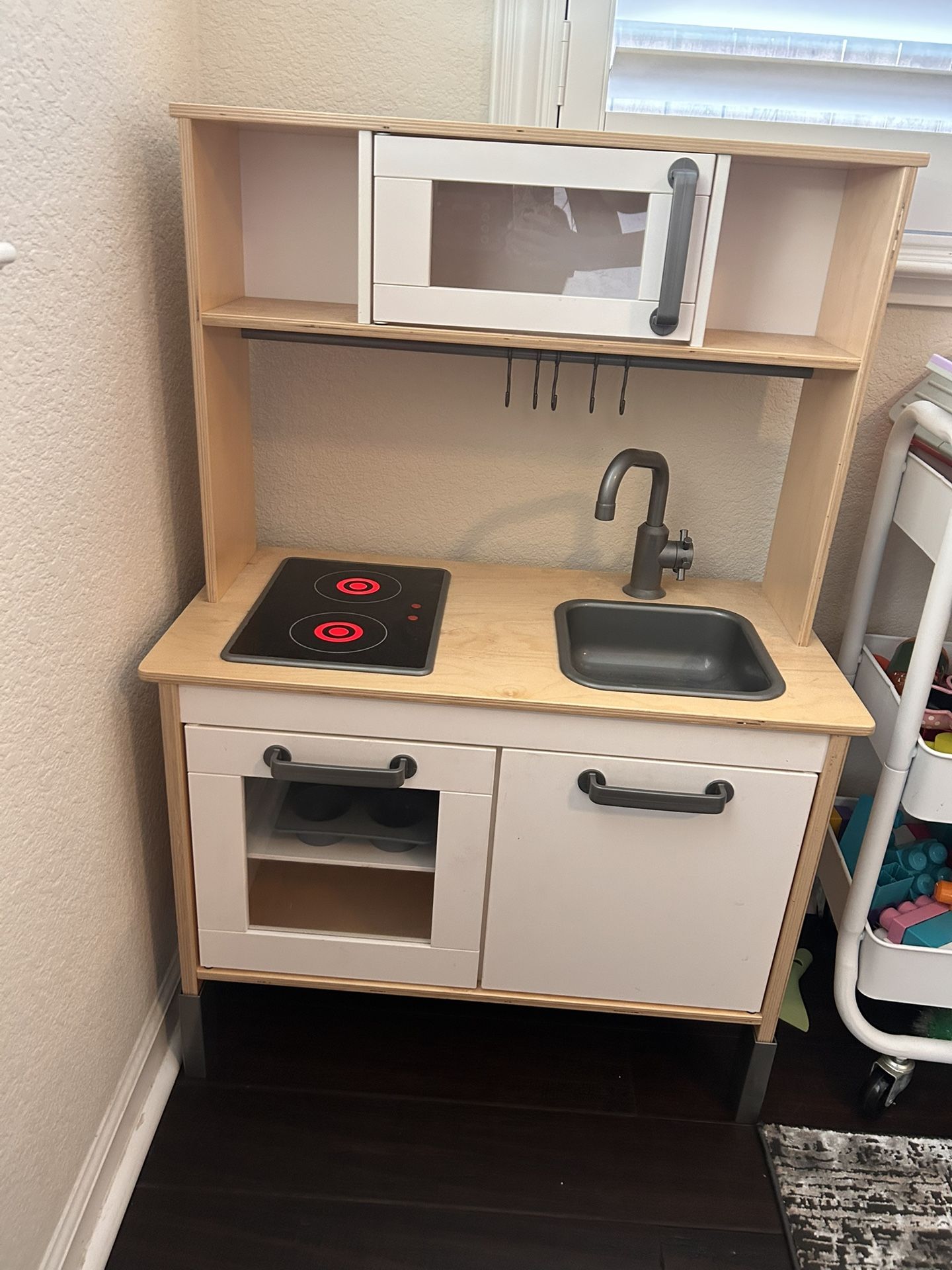 Play Kitchen!