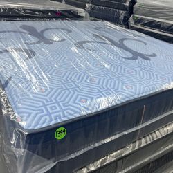 KING SIZE STEARNS & FOSTER LUX ESTATE HYBRID MATTRESS & BOX SPRINGS BED SET