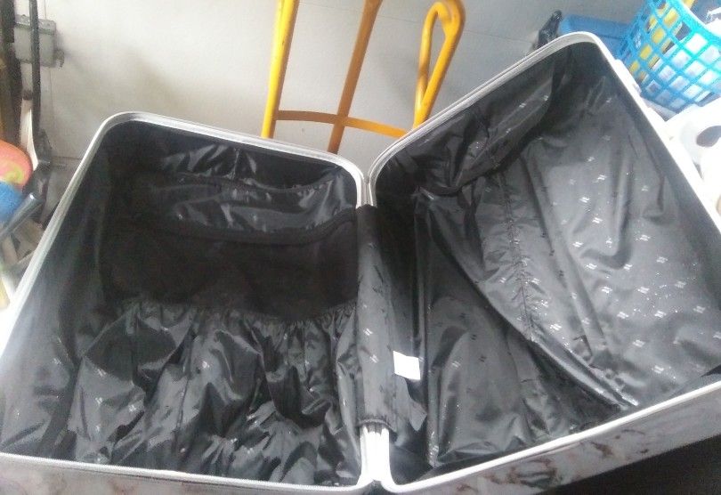 It Luggage Marbled Hard Shell Suitcase