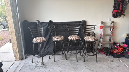 Bar stools (4)