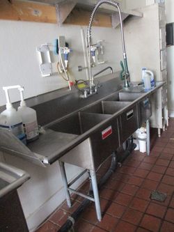 Commercial Stainless Steel 3-Compartment Sink with Pre-Rinse Spray Nozzle - 90" x 24" x 42"