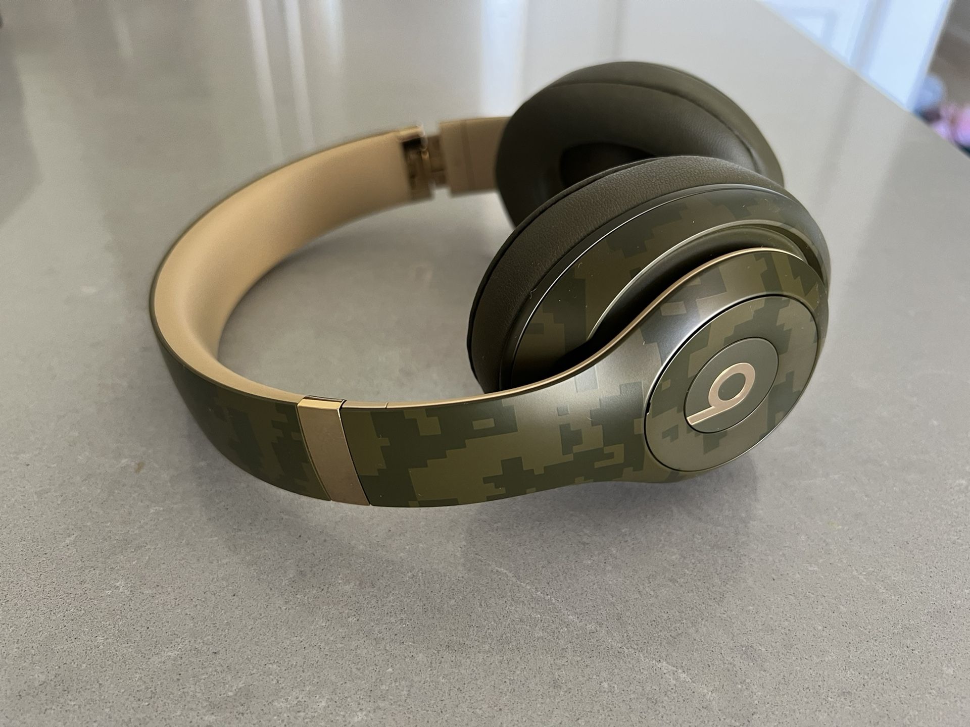 Beats Studio 3 Wireless Headphones Camo Collection for Sale in
