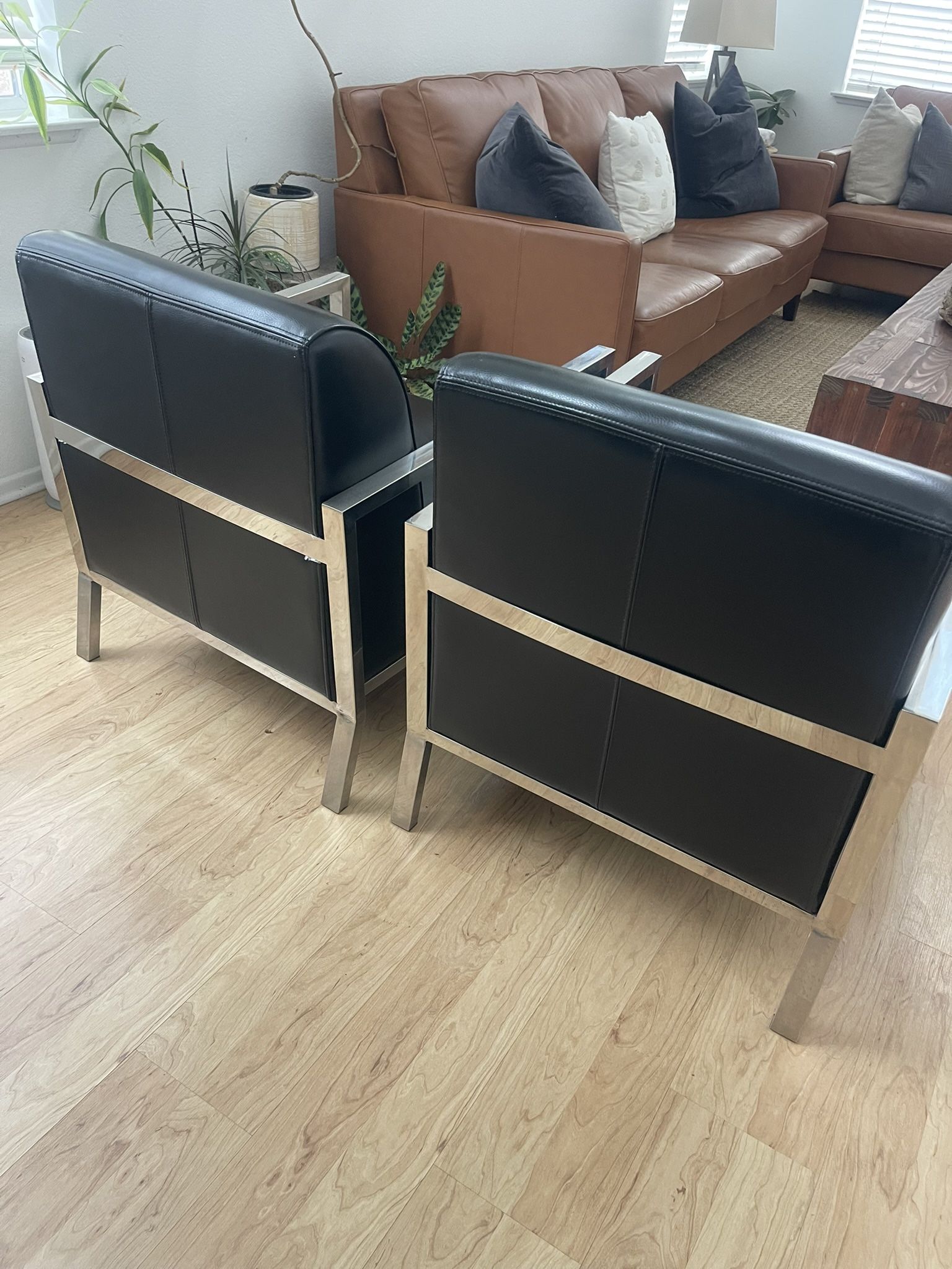 2 Chairs main image 2