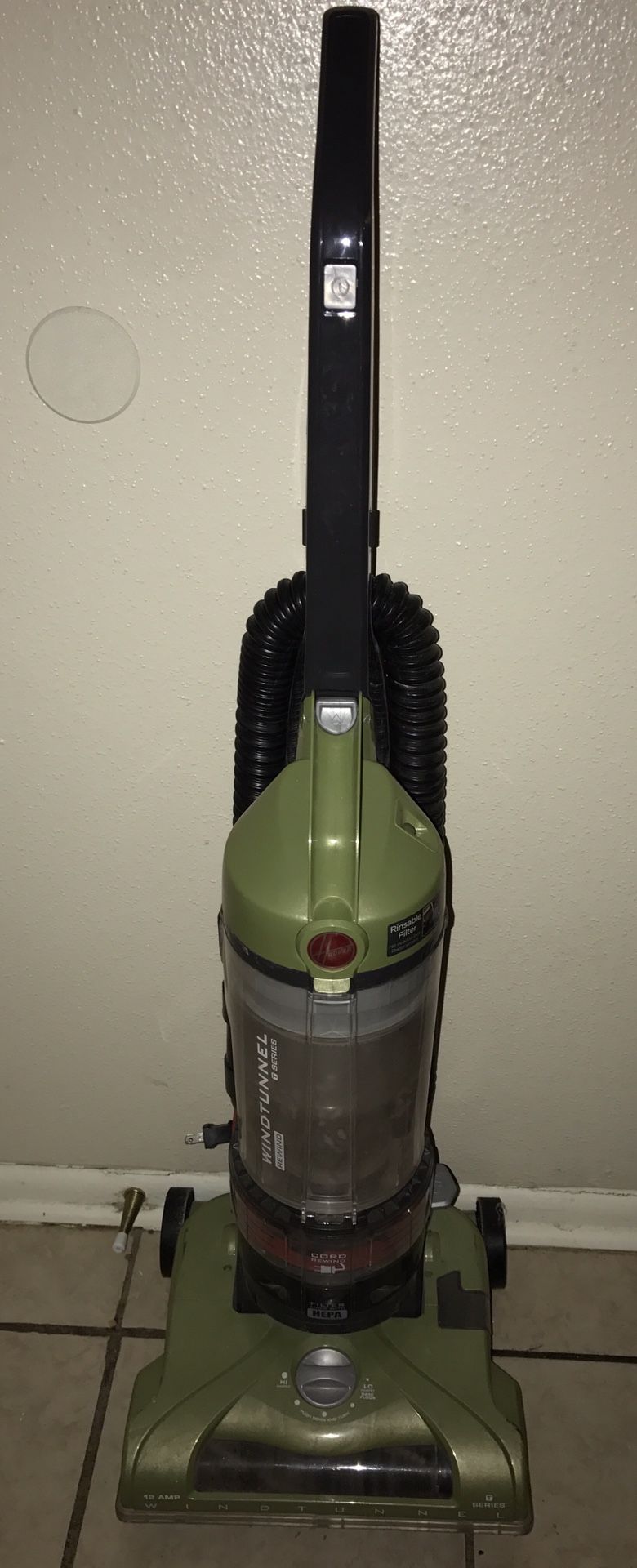 Hoover Vacuum- works good- T series WindTunnel Rewind Plus Bagless Corded Upright Vacuum UH70120, Green