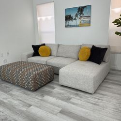 Room To Go 3-Piece Sectional Couch – Gray Fabric